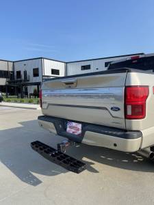 GEN-Y Hitch - GEN-Y Hitch PHANTOM Heavy-Duty 600lb Serrated XL 42 Inch Step for 2" Receiver - GH-102622 - Image 3